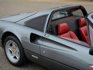 Immagine 10/34 di Ferrari 328 GTS (1986)