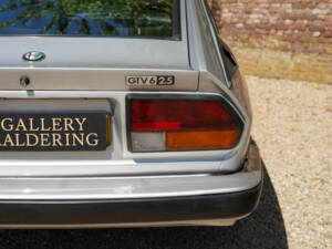 Image 18/50 of Alfa Romeo GTV 6 2.5 (1983)