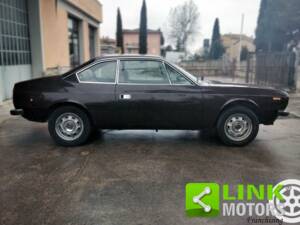 Image 4/10 de Lancia Beta Coupe 1300 (1979)