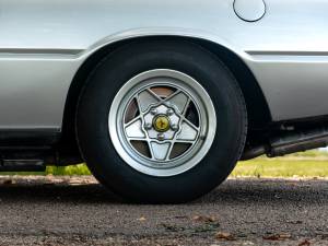 Image 29/32 of Ferrari 400 GT (1977)