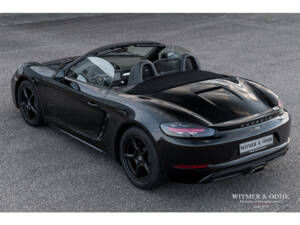 Image 17/30 of Porsche 718 Boxster (2016)
