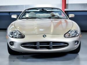 Image 3/7 of Jaguar XK8 4.0 (2000)