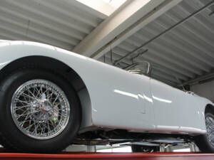 Image 7/50 de Jaguar XK 150 OTS (1958)