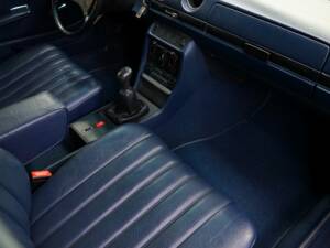 Image 13/31 of Mercedes-Benz 300 D (1982)