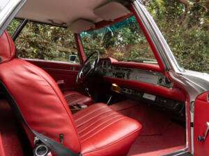 Image 8/16 of Mercedes-Benz 280 SL (1971)