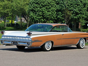 Image 4/30 of Oldsmobile 98 Holiday SceniCoupe (1959)