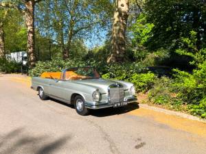 Bild 42/50 von Mercedes-Benz 220 SE b (1963)