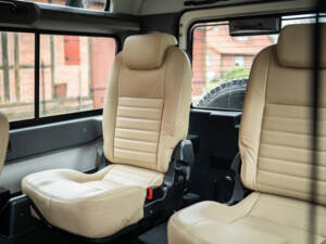 Image 26/50 of Land Rover Defender 90 (2008)