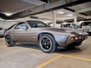 Image 6/16 of Porsche 928 S (1986)