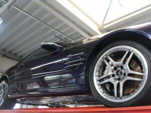 Image 8/50 of Mercedes-Benz SL 55 AMG (2006)