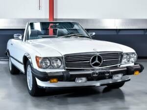 Image 6/7 of Mercedes-Benz 560 SL (1989)