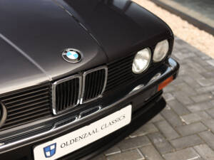 Immagine 55/81 di BMW 325i (1987)