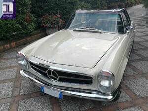 Image 16/81 of Mercedes-Benz 250 SL (1968)