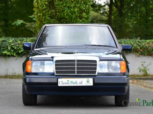 Afbeelding 8/50 van Mercedes-Benz 200 E (1991)