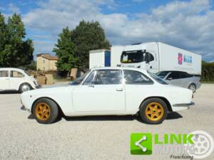 Bild 4/10 von Alfa Romeo Giulia 1300 GT Junior (1973)