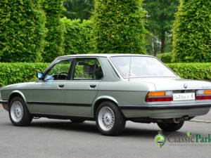 Immagine 3/50 di BMW 525i (1983)