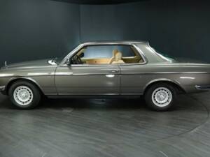 Image 3/30 of Mercedes-Benz 280 CE (1984)