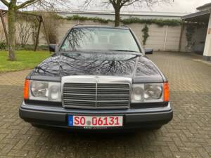 Image 29/149 of Mercedes-Benz 320 TE (1993)