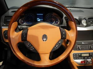 Image 7/26 of Maserati GranCabrio 4.7 (2010)