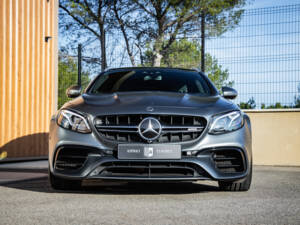 Bild 5/35 von Mercedes-Benz AMG E 63 S 4MATIC+ T (2017)