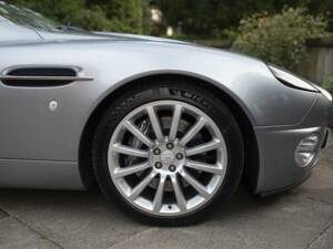 Image 33/38 de Aston Martin V12 Vanquish (2003)