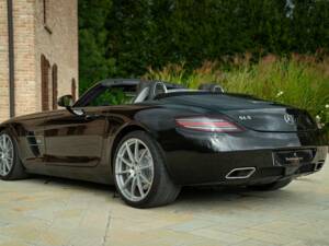 Image 14/50 of Mercedes-Benz SLS AMG Roadster (2011)