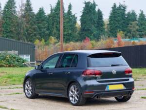 Image 16/50 of Volkswagen Golf VI GTI (2011)