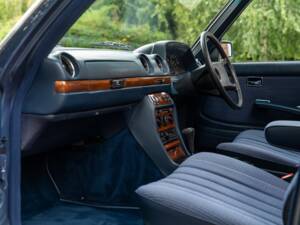 Bild 14/46 von Mercedes-Benz E 280 T (1987)