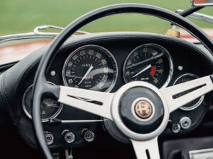 Image 18/65 of Alfa Romeo 2600 Spider (1966)