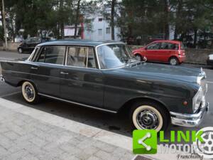 Imagen 3/10 de Mercedes-Benz 220 b (1960)