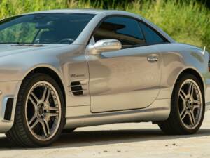 Image 13/50 of Mercedes-Benz SL 65 AMG (2005)