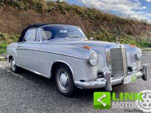 Image 2/10 of Mercedes-Benz 220 SE Cabriolet (1960)