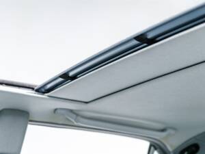 Image 18/19 of Mercedes-Benz 300 SE (1990)