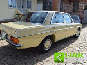 Immagine 4/10 di Mercedes-Benz 200 D (1975)