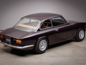 Immagine 7/35 di Alfa Romeo Giulia GT 1300 Junior (1973)