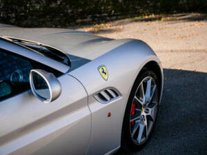 Image 37/44 de Ferrari California (2011)