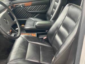 Immagine 16/29 di Mercedes-Benz 300 SE (1990)