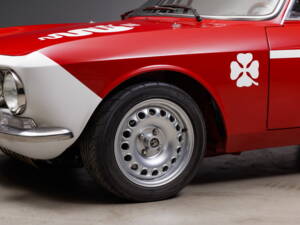 Image 17/30 de Alfa Romeo Giulia GT 1300 Junior (1974)