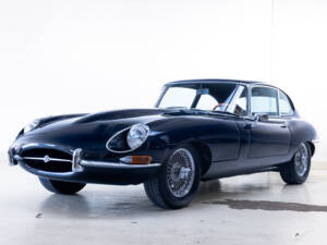 Image 1/33 of Jaguar E-Type (2+2) (1967)