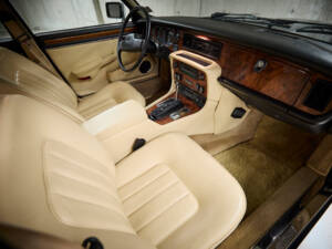 Afbeelding 76/99 van Daimler Double Six (1993)