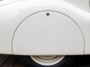 Image 42/50 of Jaguar XK 120 DHC (1953)