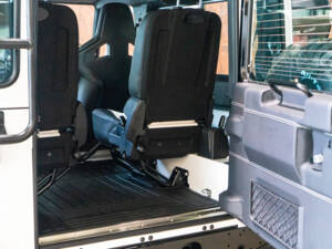 Bild 19/30 von Land Rover Defender 90 Works V8 (2012)