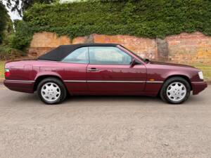 Bild 2/32 von Mercedes-Benz E 220 (1996)