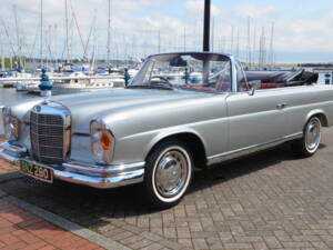 Image 31/32 of Mercedes-Benz 280 SE (1969)