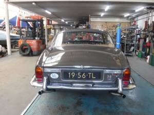 Image 6/50 of Jaguar XJ 6 2.8 (1972)