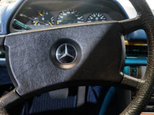 Image 20/31 of Mercedes-Benz 500 SEL (1987)