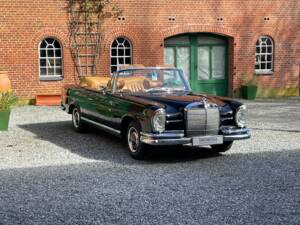 Immagine 6/23 di Mercedes-Benz 280 SE (1968)