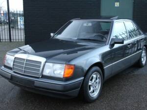 Immagine 3/7 di Mercedes-Benz 260 E (1992)