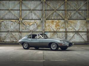 Image 8/59 de Jaguar Type E 4.2 (1966)