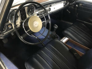 Image 16/25 of Mercedes-Benz 280 SL (1969)